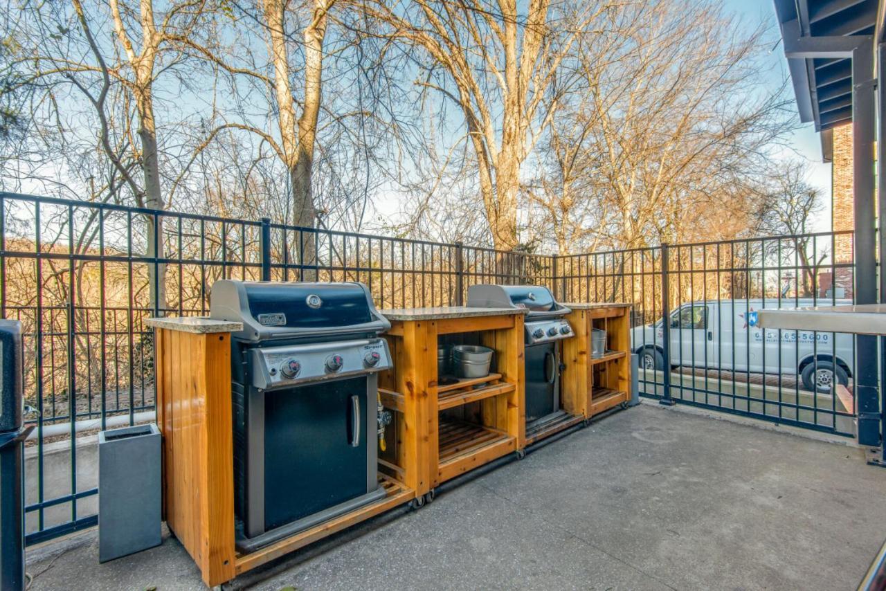 One-Of-A-Kind! Roll Up Garage Door-Pool, Speakeasy Villa NashvilleNashville  Kültér fotó